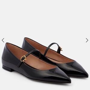 Gianvito Rossi
Ribbon Jane ballerina shoes